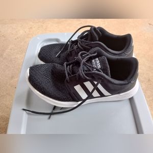 Adidas Running Shoe. Size 7.5. Color Black/White. Good condition!